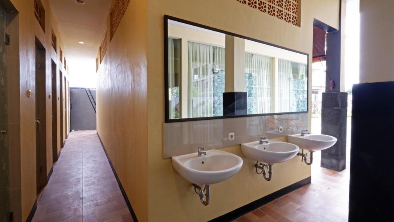 V Canggu Dormitory Exterior foto